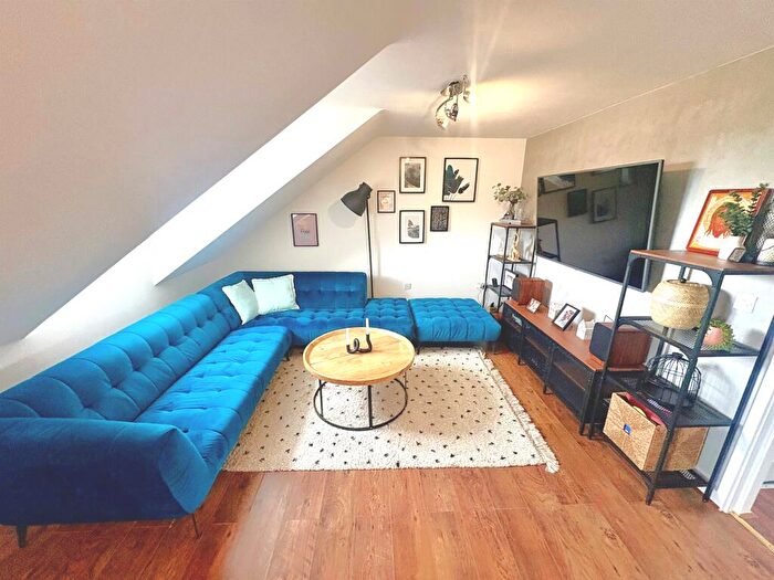 2 Bedroom Flat For Sale In Broadlands Court, Pudsey, LS28