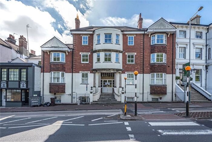 2 Bedroom Flat To Rent In The Pantiles, Tunbridge Wells, Kent, TN2