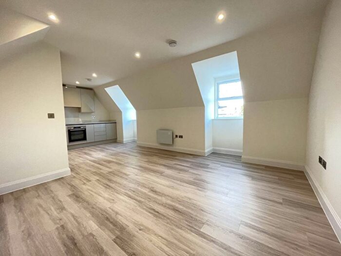 1 Bedroom Flat To Rent In High Street, Sunninghill, Ascot, SL5