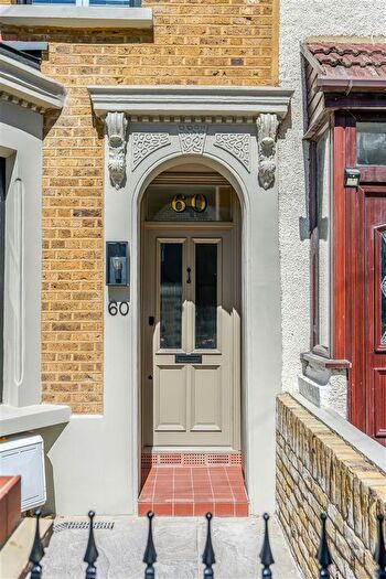 4 Bedroom End Of Terrace House For Sale In Clarendon Road, Walthamstow, E17