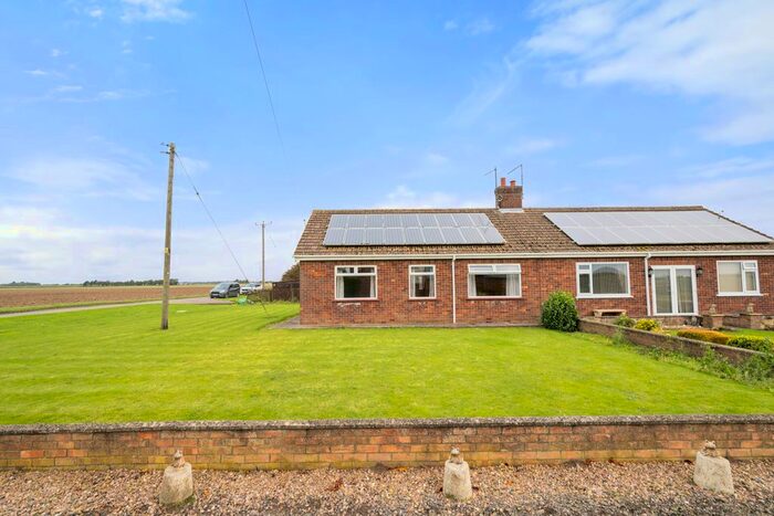 3 Bedroom Semi-Detached Bungalow For Sale In Staunt Road, Frithville, Boston, PE22