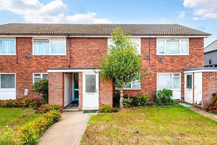 2 Bedroom Flat For Sale In Sutton Road, Hounslow, TW5