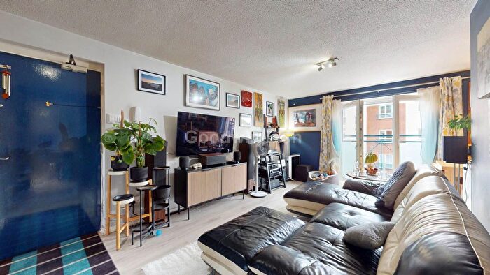 3 Bedroom Flat For Sale In Stretford Road, Hulme, M15
