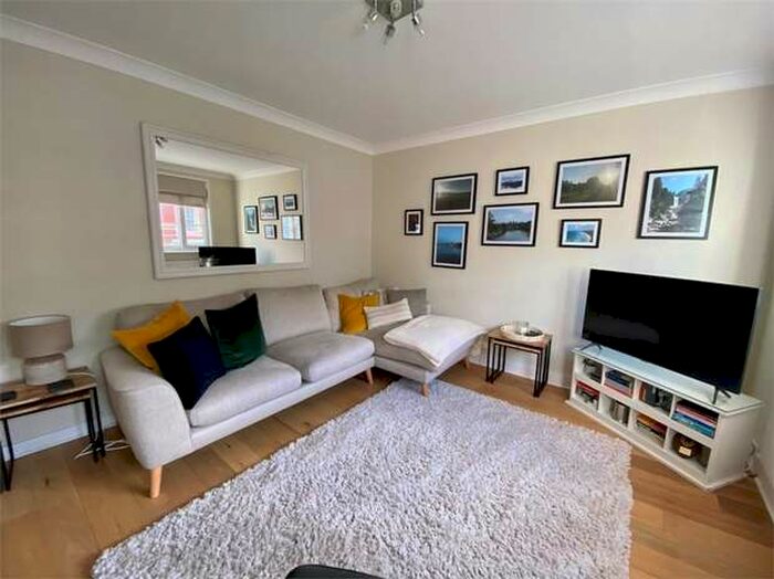 2 Bedroom Flat For Sale In Henley-on-thames, Oxfordshire, RG9