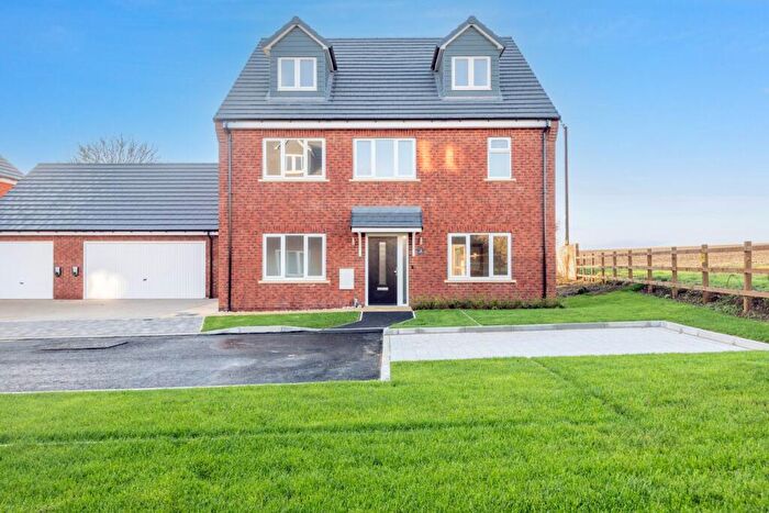 4 Bedroom Detached House For Sale In Roxton Road, Great Barford, Bedford, MK44