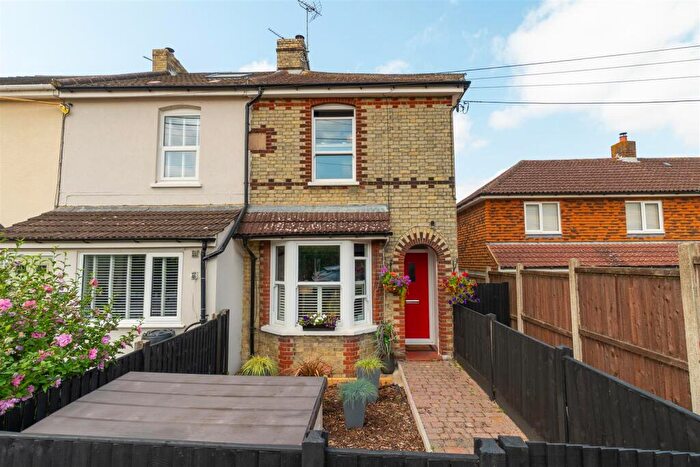 2 Bedroom End Of Terrace House For Sale In Rochester Road, Burham, ME1