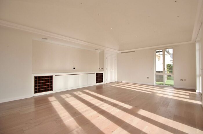 3 Bedroom Flat To Rent In Higham House West, Carnwath Road, Fulham, SW6