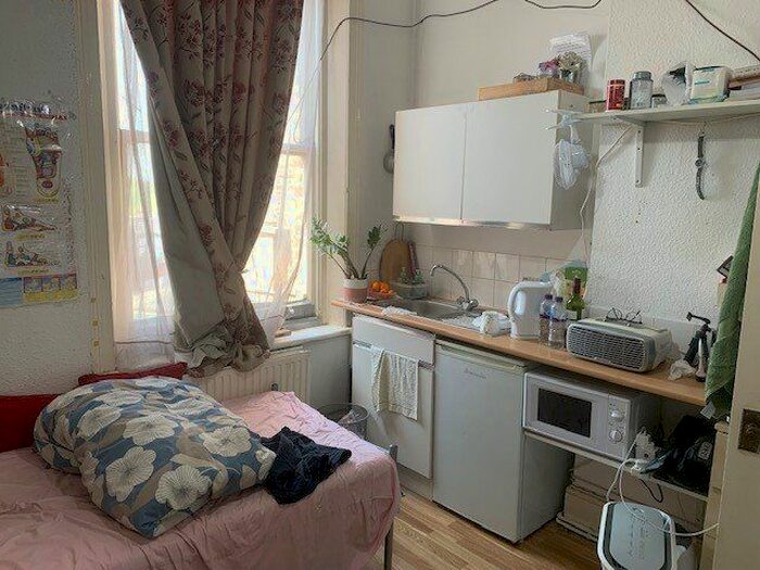 Studio To Rent In Finchley Road, London, NW3