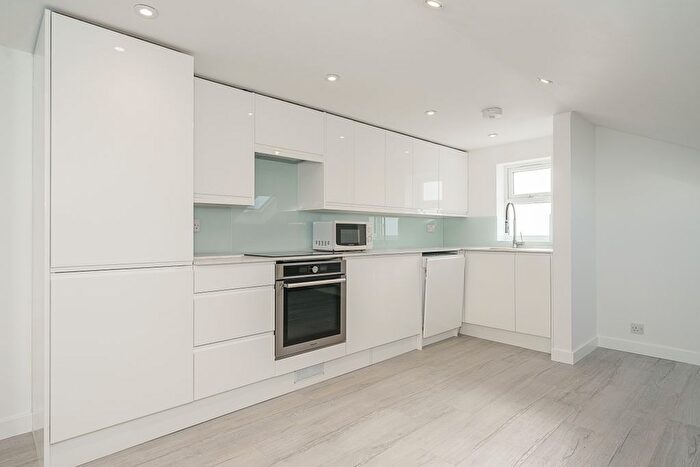 2 Bedroom Flat To Rent In Cresswell Road, Twickenham, TW1