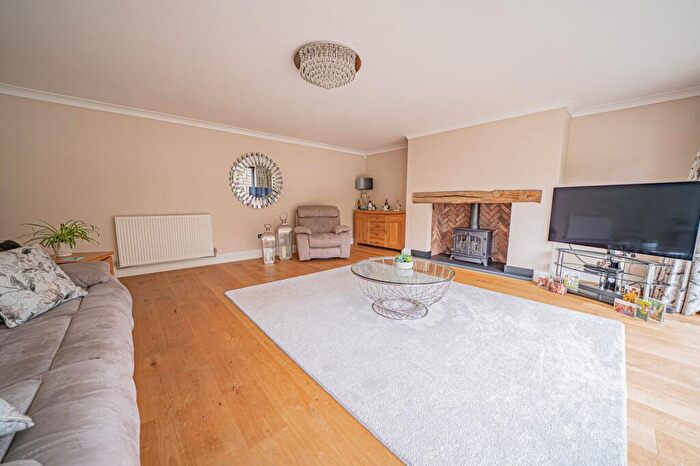 5 Bedroom Detached House For Sale In Grovefield Crescent, Balsall Common, CV7