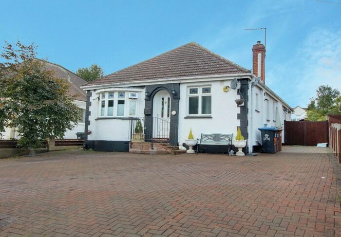 3 Bedroom Bungalow To Rent In Theobalds Road, Cuffley, Potters Bar, EN6