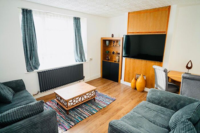 2 Bedroom Flat For Sale In Touchard House, Chart Street, London, N1