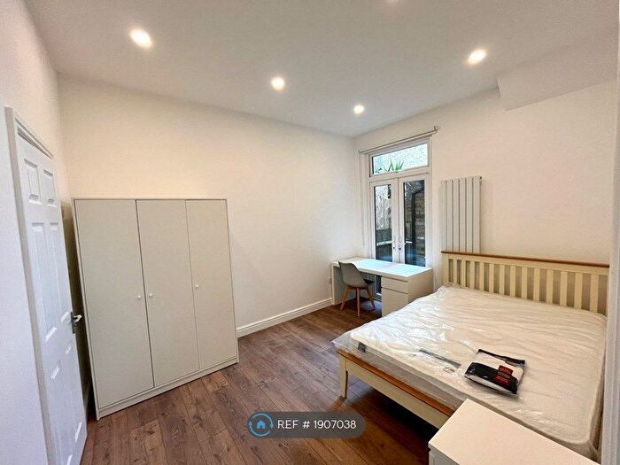 3 Bedroom Flat To Rent In Norroy Road, London, SW15