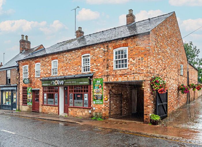2 Bedroom Apartment To Rent In High Street, Markyate, Herts, AL3