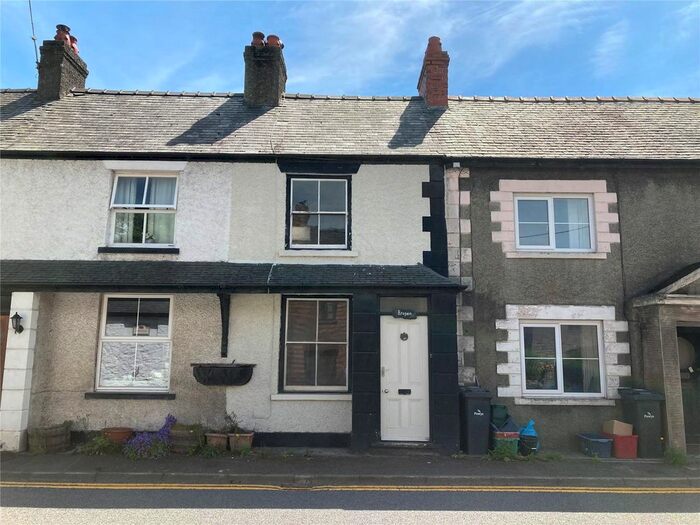 2 Bedroom Terraced House For Sale In Penybontfawr, Powys, SY10
