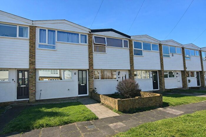 3 Bedroom Terraced House For Sale In Ashdene Close, Ashford, TW15