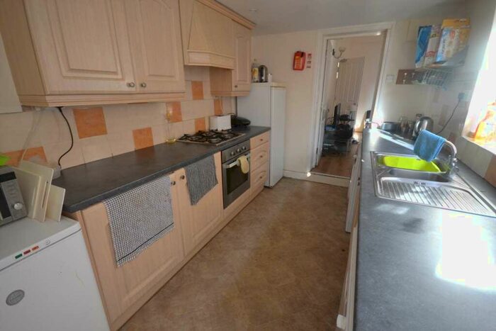 6 Bedroom House To Rent In Blenheim Road, Reading, RG1