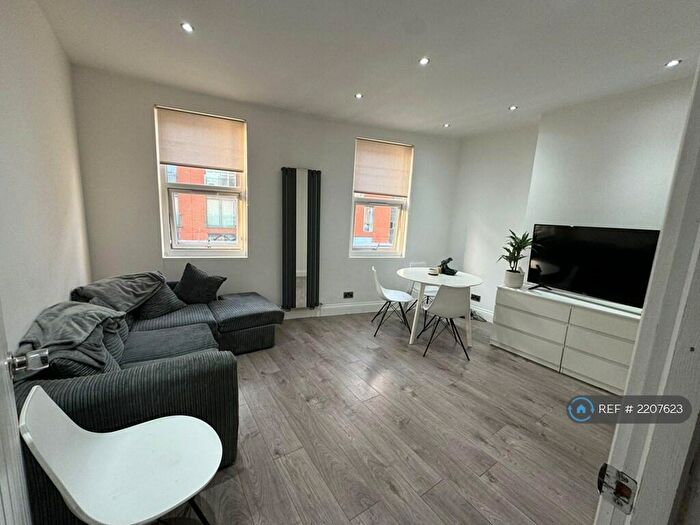 2 Bedroom Flat To Rent In Battersea Park Road, London, SW11