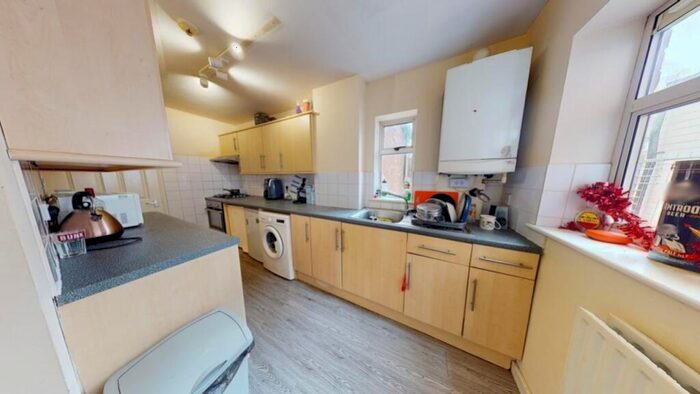 3 Bedroom Flat To Rent In Flat, Alfreton Road, Nottingham, Nottinghamshire, NG7