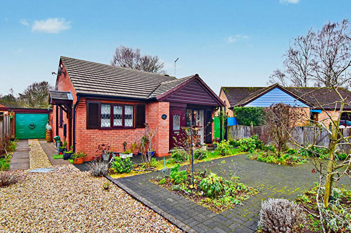 2 Bedroom Detached Bungalow For Sale In Sheraton Close, Doddington Park, Lincoln, LN6