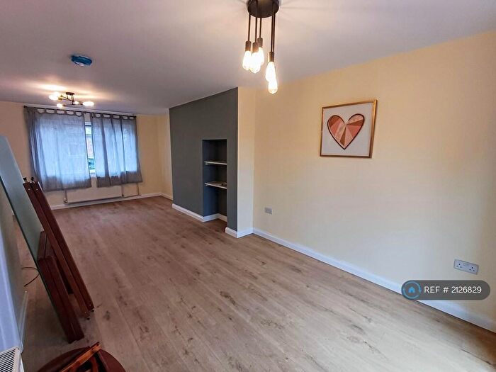 3 Bedroom Semi-Detached House To Rent In Tillyard Way, Cambridge, CB1