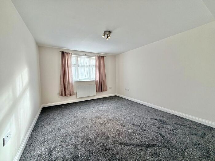 2 Bedroom Flat To Rent In Moor Park Road, Northwood, HA6