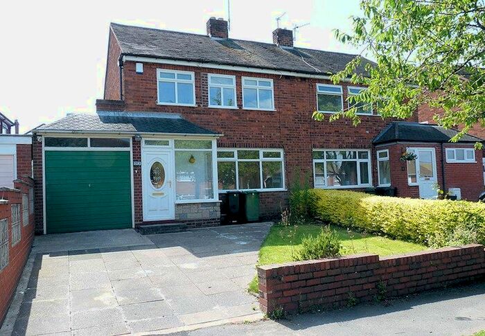 3 Bedroom Semi-Detached House To Rent In Willowsbrook Road, Halesowen, B62
