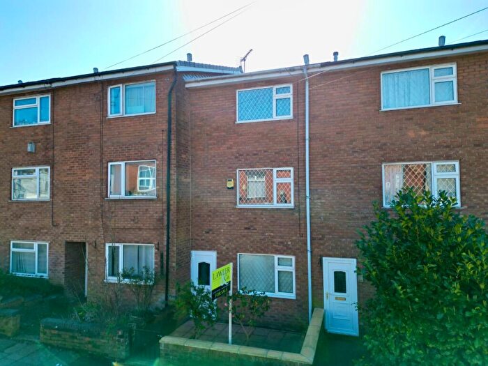 3 Bedroom Town House For Sale In Stockport Road, Gee Cross, Hyde, SK14
