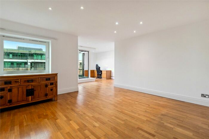 2 Bedroom Flat To Rent In Warren House, Beckford Close, W14