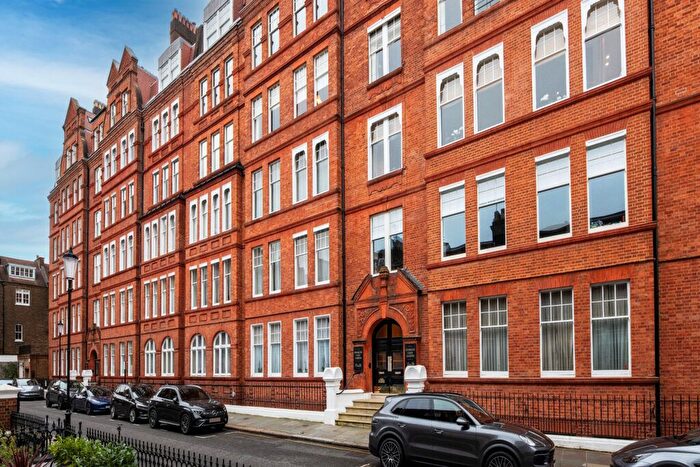 4 Bedroom Flat For Sale In Kensington Court Gardens, London, W8