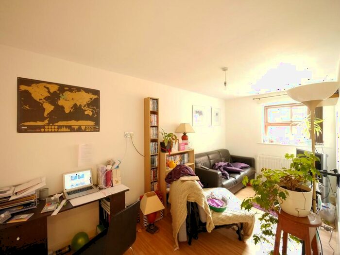 2 Bedroom Flat To Rent In Kelso HeightsBelle Vue RoadLeeds, LS3