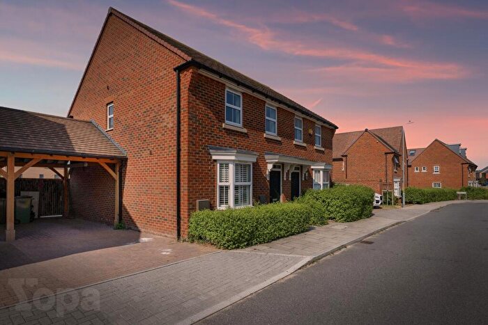 3 Bedroom Semi-Detached House For Sale In Freeman Close, Swanscombe, DA10