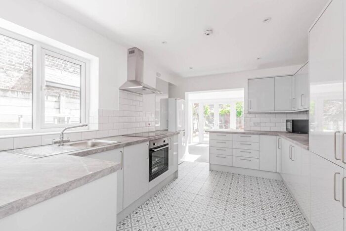 3 Bedroom House For Sale In Harold Road, Plaistow, London, E13