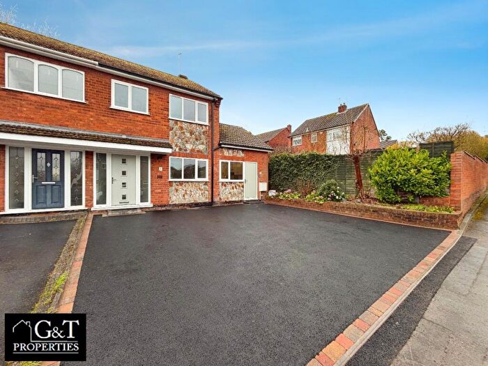 3 Bedroom Semi Detached House For Sale In Newfield Drive, Kingswinford, DY6