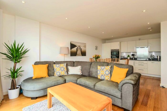 2 Bedroom Flat To Rent In East Central Apartments, Walthamstow, London, E17