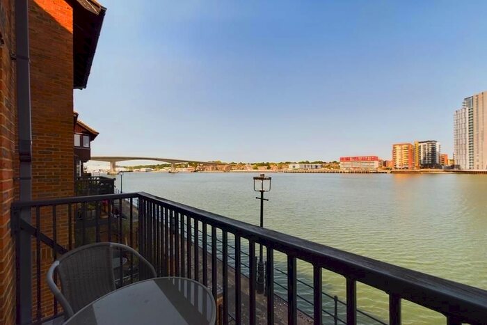 3 Bedroom Town House For Sale In Calshot Court, Ocean Village, SO14