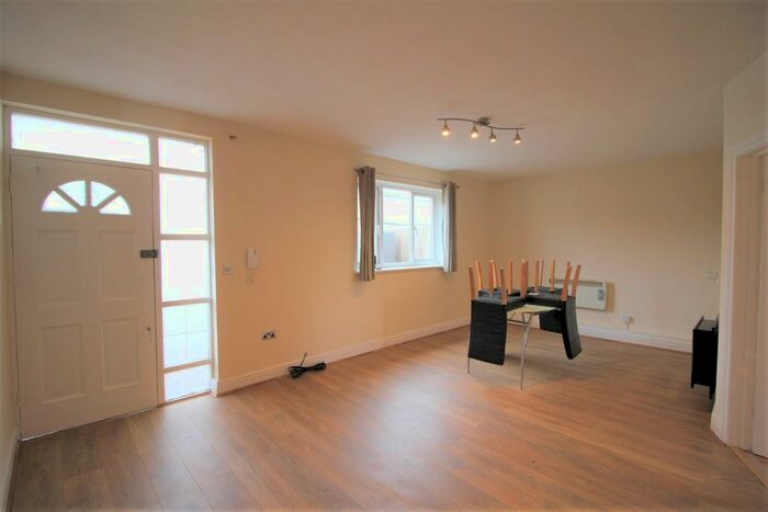 1 Bedroom Flat For Sale In High Street, Edgware, HA8