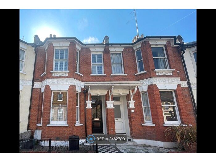 2 Bedroom Flat To Rent In The Vineyard, Richmond, TW10