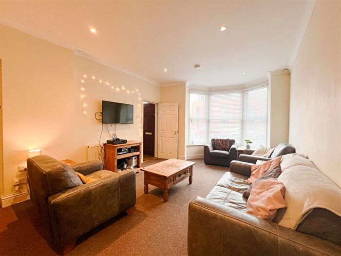 6 Bedroom House To Rent In Cemetery Avenue, Sheffield, S11