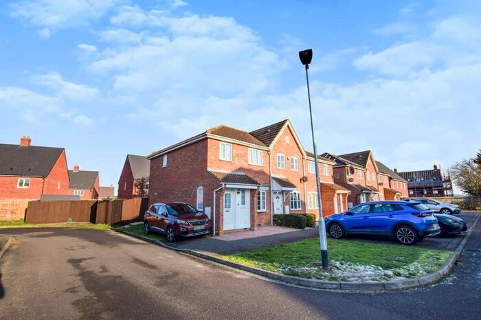 3 Bedroom End Of Terrace House For Sale In Kitchener Place, Stewartby Village, Bedford, MK43