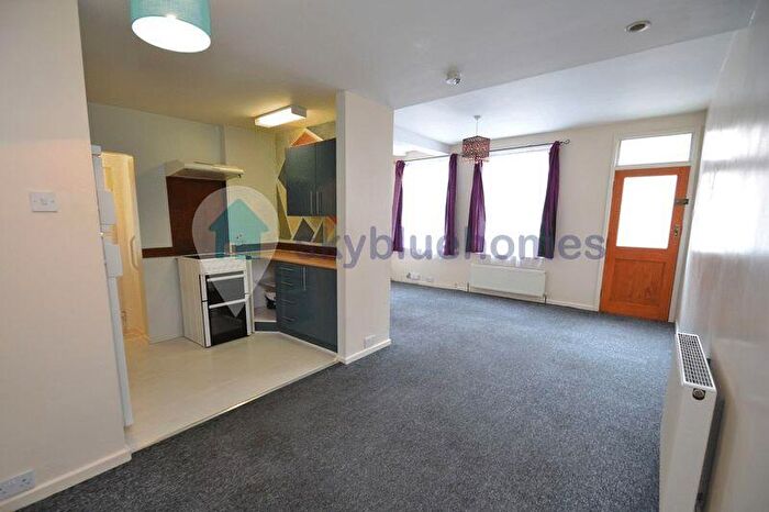 2 Bedroom Flat To Rent In Avenue Road Extension, Leicester, LE2