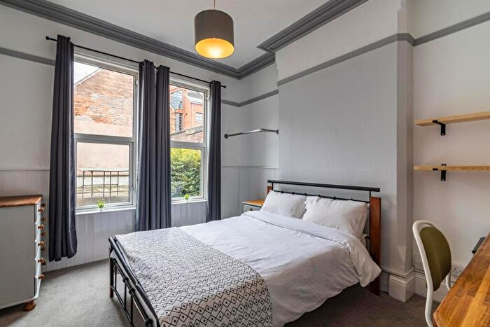 9 Bedroom Semi-Detached House To Rent In Burns Street, NG7