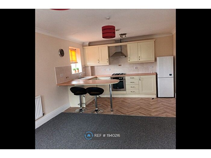 2 Bedroom Flat To Rent In Woolcombers Way, Bradford, BD4