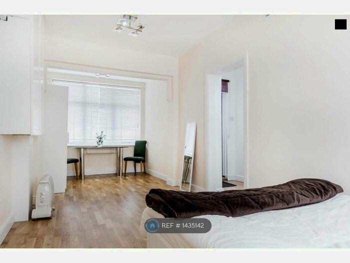 1 Bedroom Flat To Rent In Highfield Gardens, London, NW11