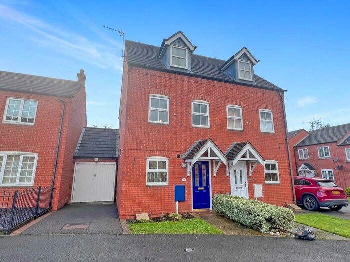 3 Bedroom Town House For Sale In Deer Close, Grange Park, Northampton, NN4