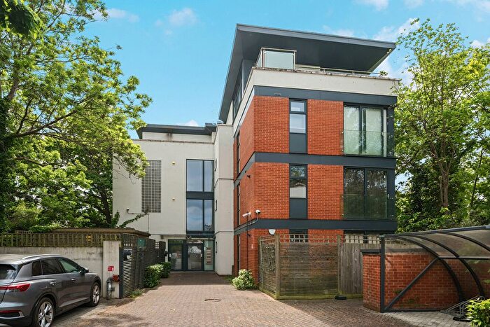 2 Bedroom Flat For Sale In Park Road, Beckenham, BR3