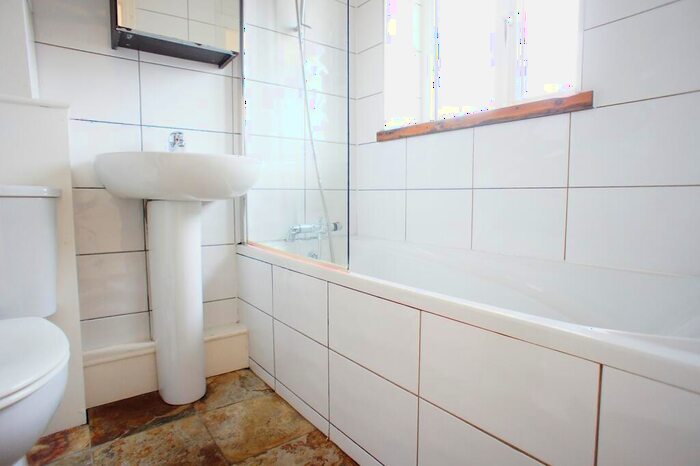 3 Bedroom Flat To Rent In Grantham Road, Newcastle Upon Tyne, NE2