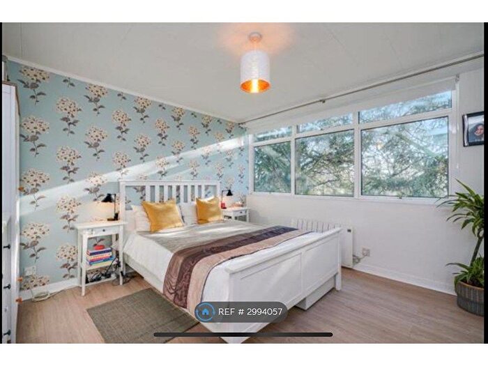 2 Bedroom Flat To Rent In The Cedars, London, W13