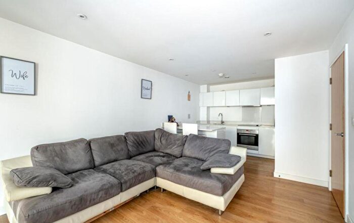 1 Bedroom Apartment To Rent In Kilburn Park Road, Kilburn Park, London, NW6