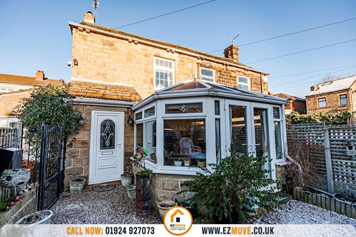 3 Bedroom Semi Detached House For Sale In Thorncliffe Road, Batley, WF17